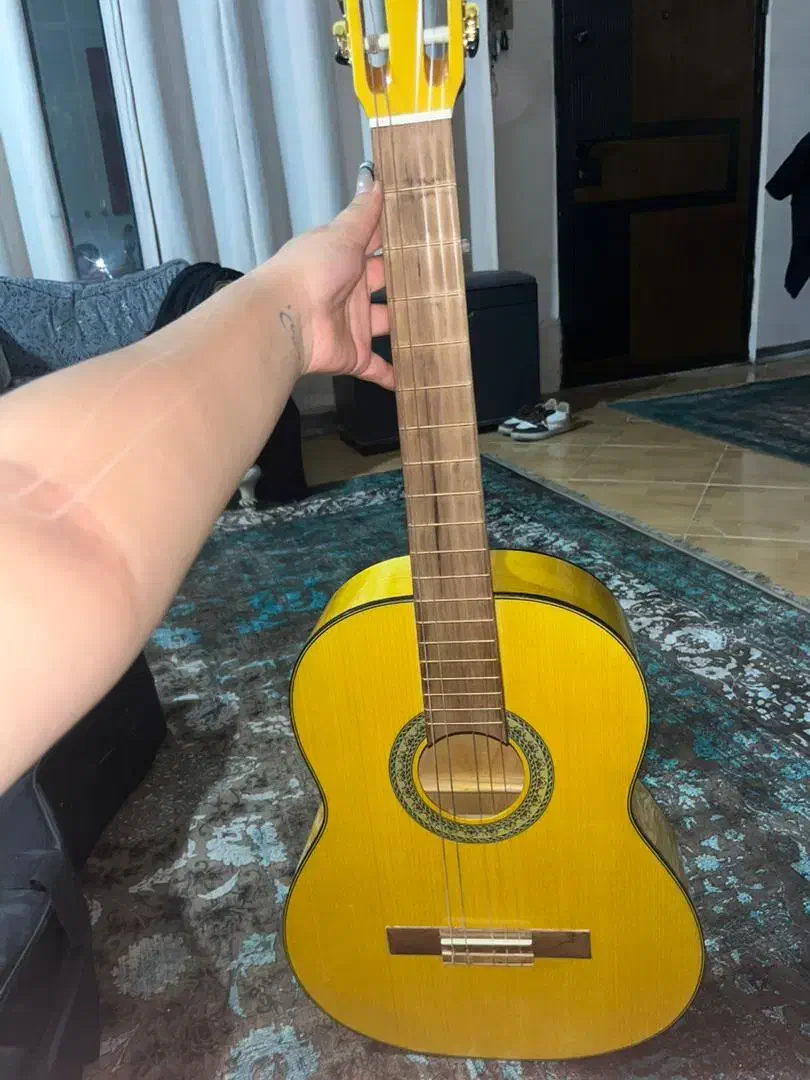 گیتار|گیتار، بیس، امپلیفایر|بومهن, |دیوار