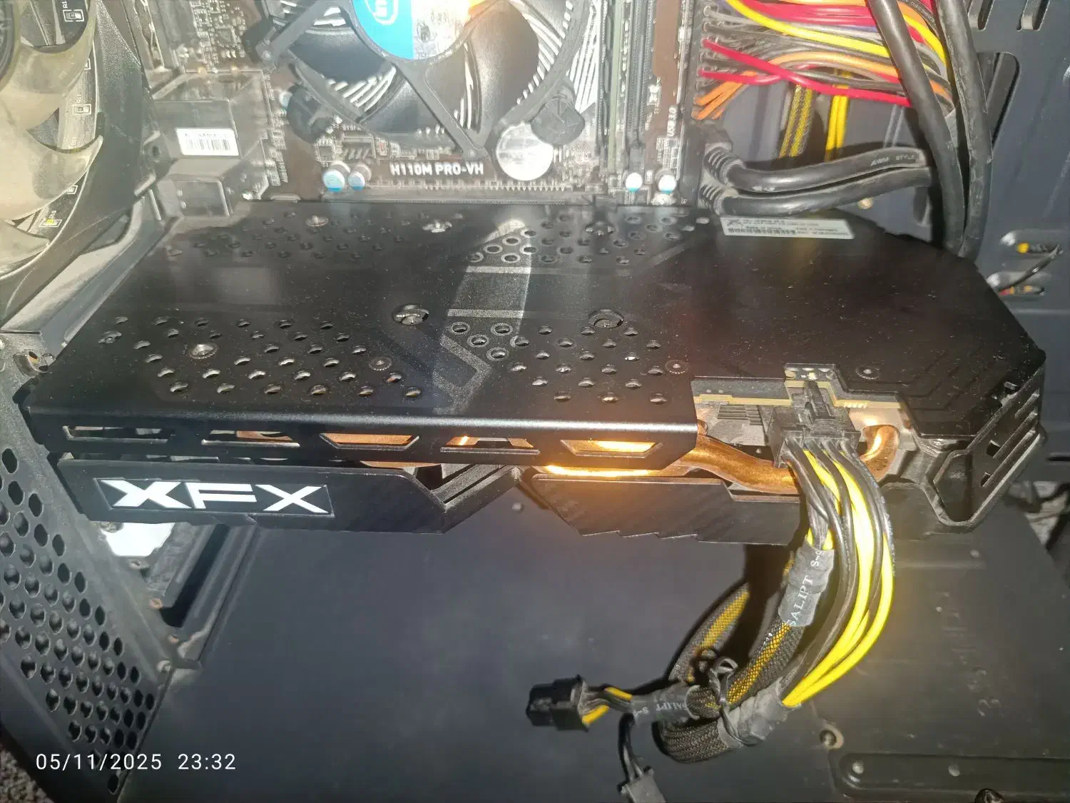 کارت گرافیک XFX RX 580 8GB سالم و تست شده|قطعات و لوازم جانبی رایانه|شیراز, صاحب الزمان|دیوار