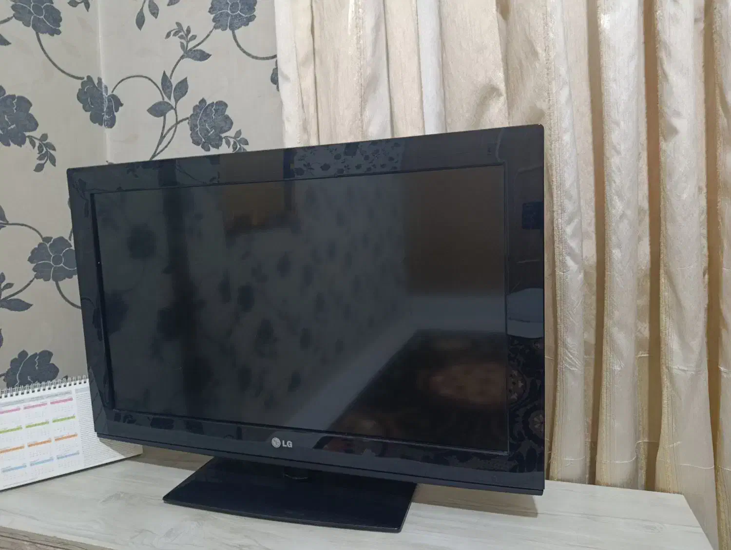 تلوزیون|تلویزیون و پروژکتور|قرچک, شهرک طلائیه|دیوار