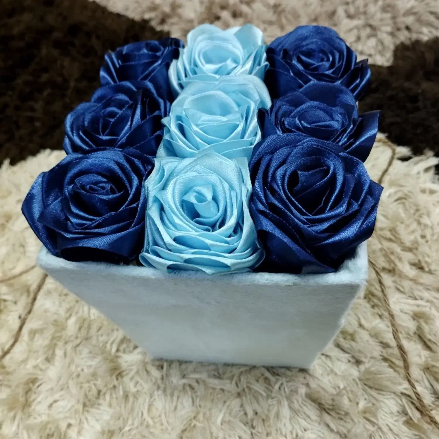 گل مصنوعی با روبان|گل مصنوعی|رباطکریم, رباطکریم|دیوار