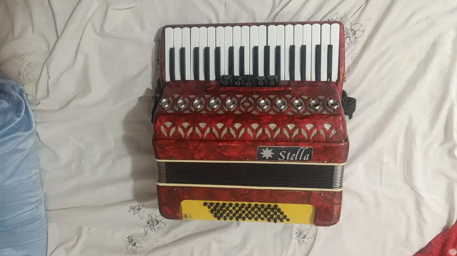 آکاردئون 60 باس|پیانو، کیبورد، آکاردئون|گرگان, |دیوار