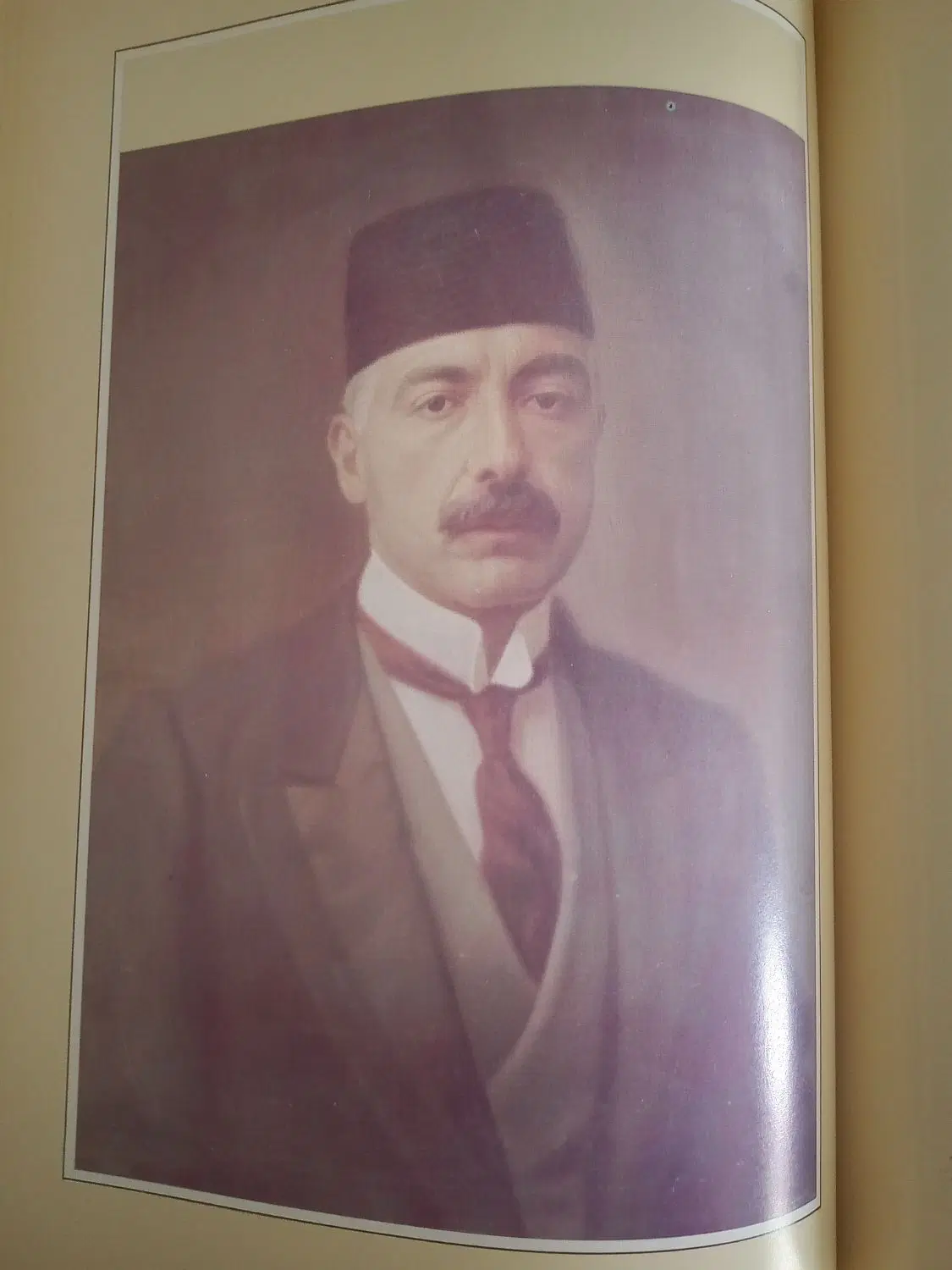کتاب کمال هنر|کتاب و مجله تاریخی|شیراز, غدیر جنوبی|دیوار