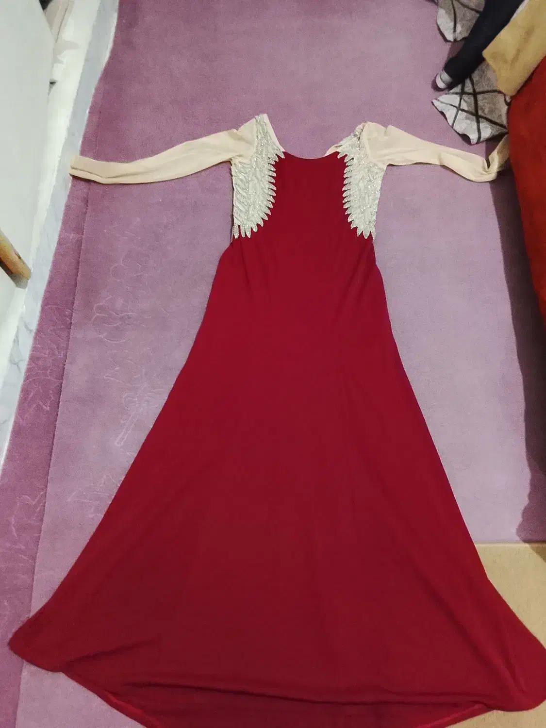 لباس مجلسی|لباس|اقبالیه, |دیوار