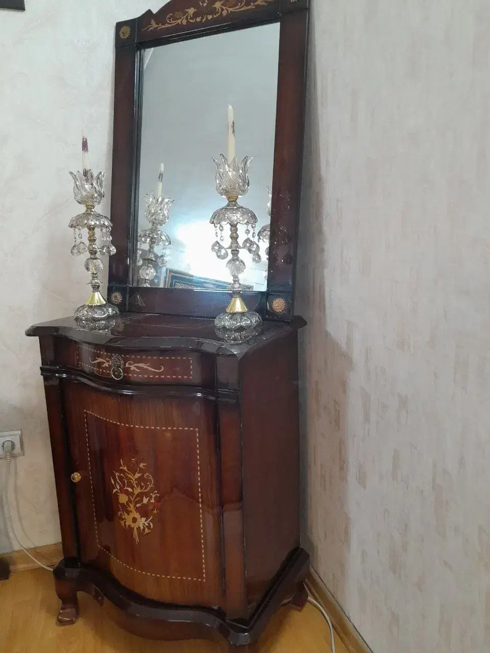 گنجه و آینه|میز و صندلی غذاخوری|گناباد, |دیوار