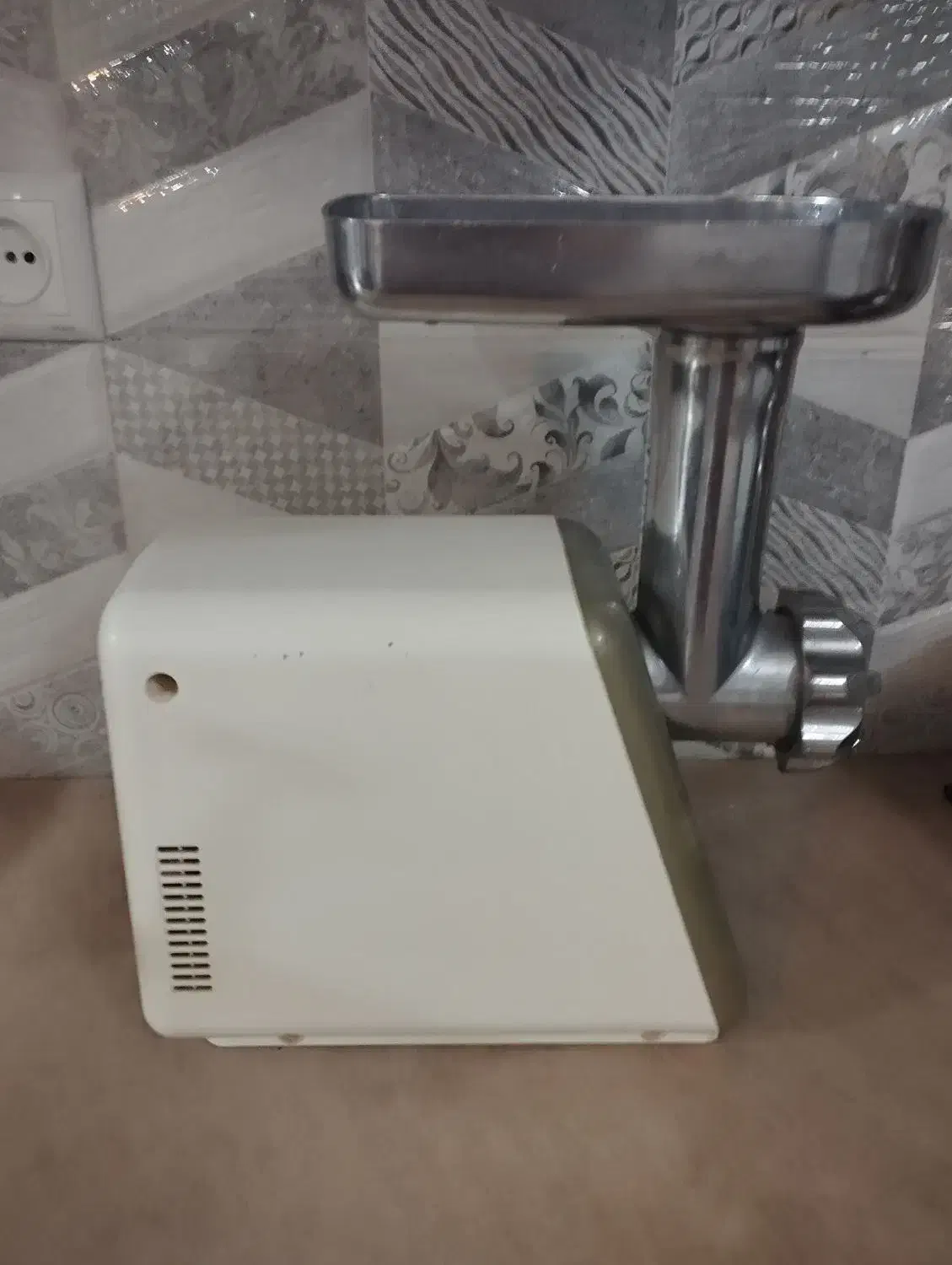 چرخ گوشت|خردکن، آسیاب، غذاساز|مهاباد (آذربایجان غربی), |دیوار