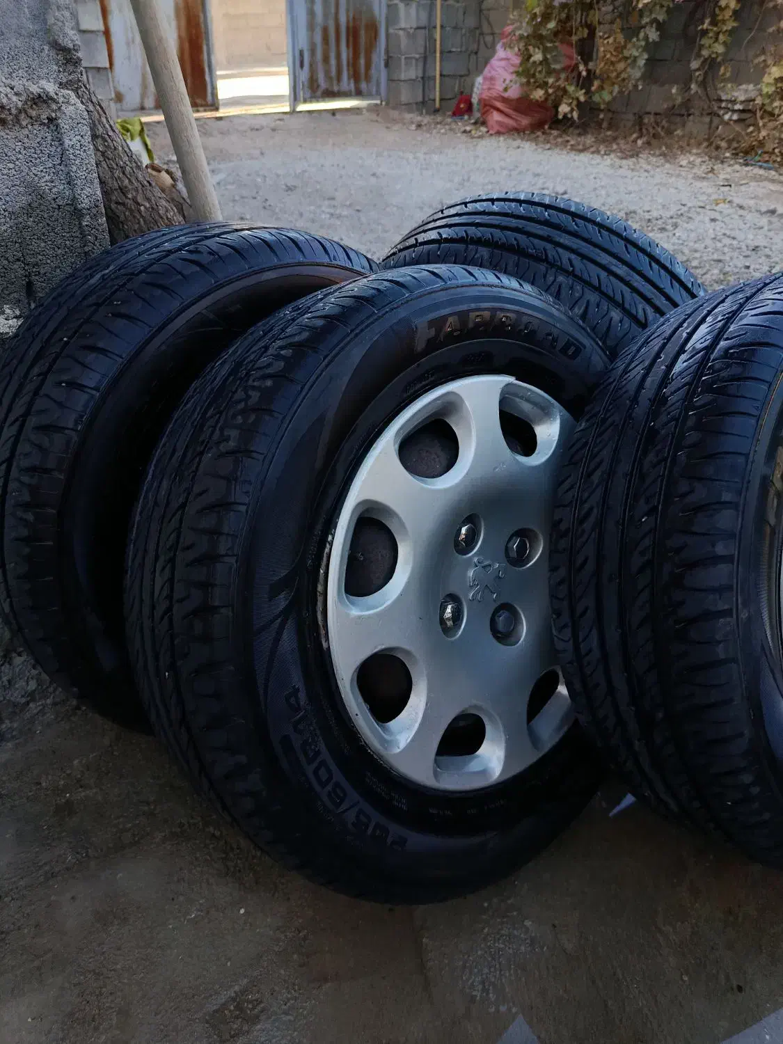 لاستیک فارود|قطعات یدکی و لوازم جانبی|یاسوج, |دیوار