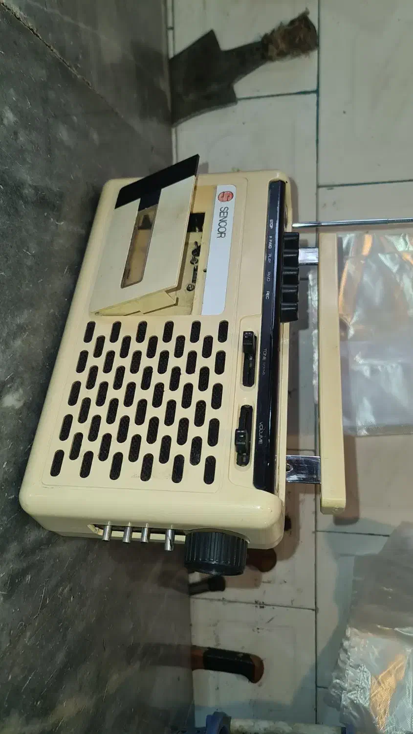 رادیو ضبط قدیمی اصلی ژاپنی|کلکسیون اشیاء عتیقه|لردگان, |دیوار