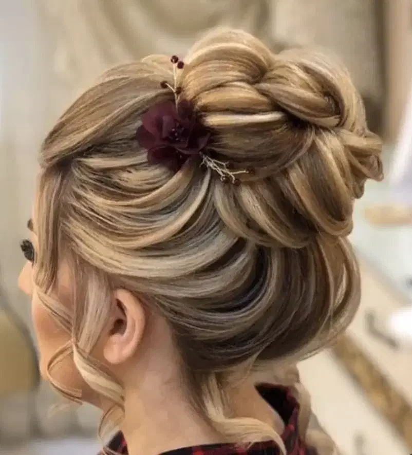 گلشن محمدی مربی فنی حرفه ای میکاپ و شنیون|خدمات آرایشگری و زیبایی|اردکان, |دیوار