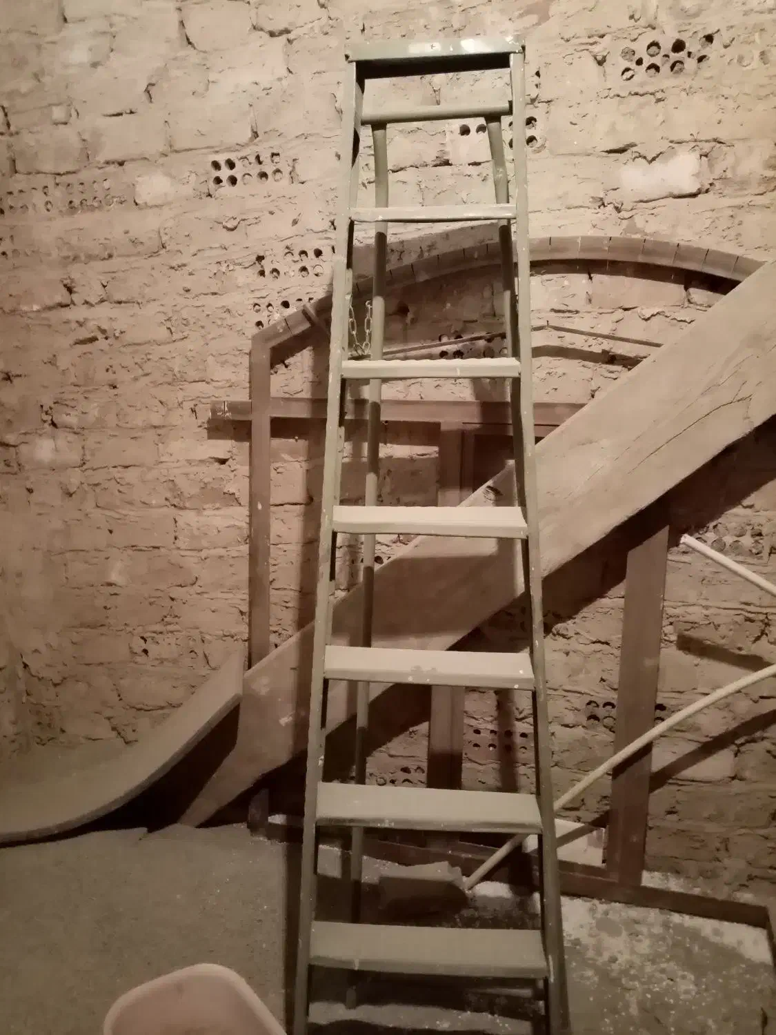 نردبان آهنی تاشو|مصالح و تجهیزات ساختمان|پاکدشت, پاکدشت (مامازند)|دیوار