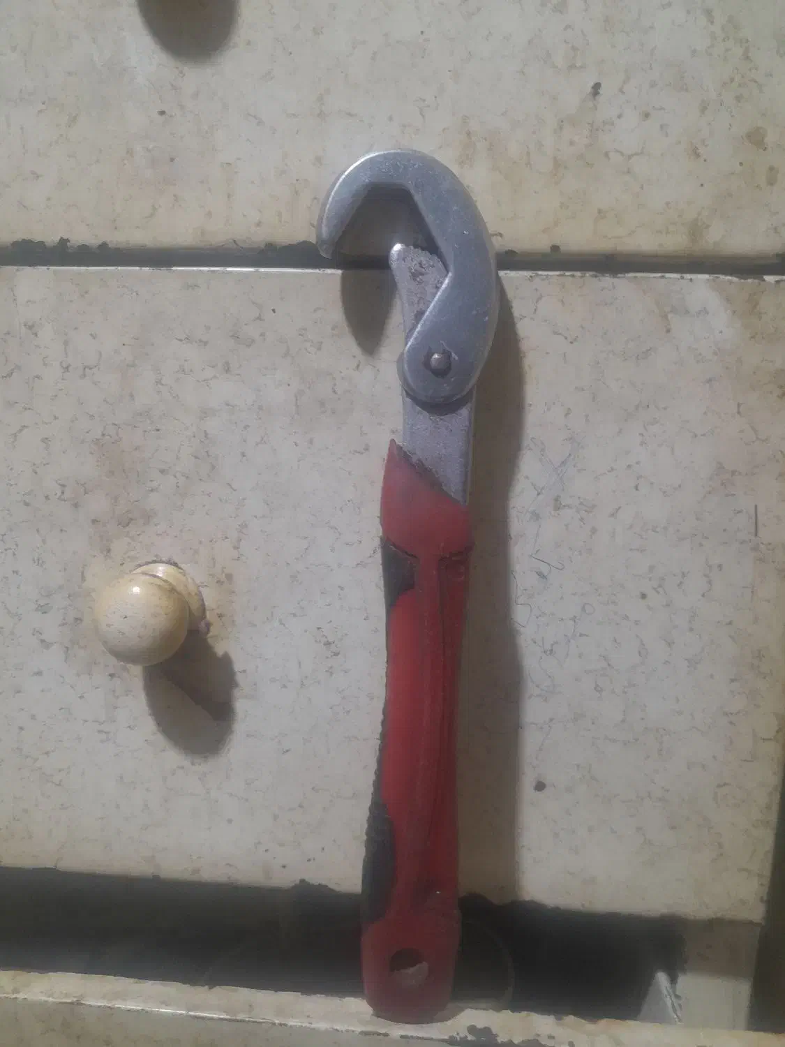 اچارهمه کاره|ابزارآلات|کاشان, باغ ماجد|دیوار