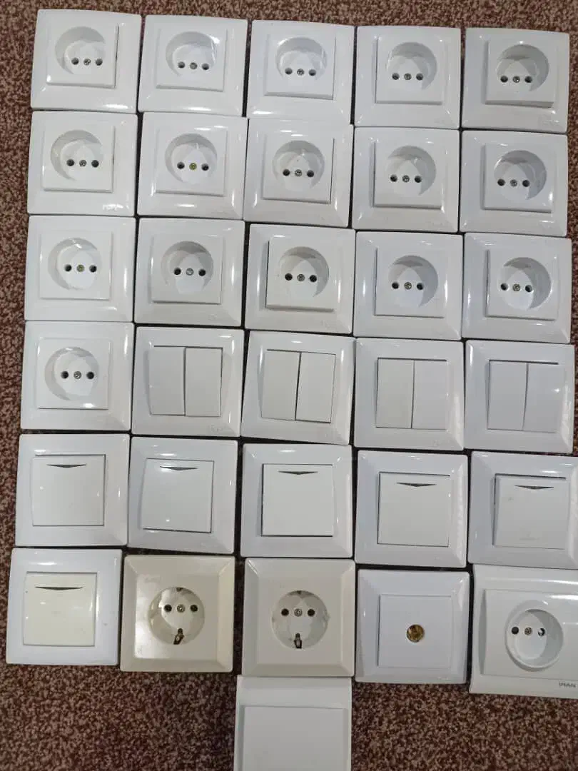 تعدادی کلید و پریز|سایر لوازم برقی|برازجان, |دیوار