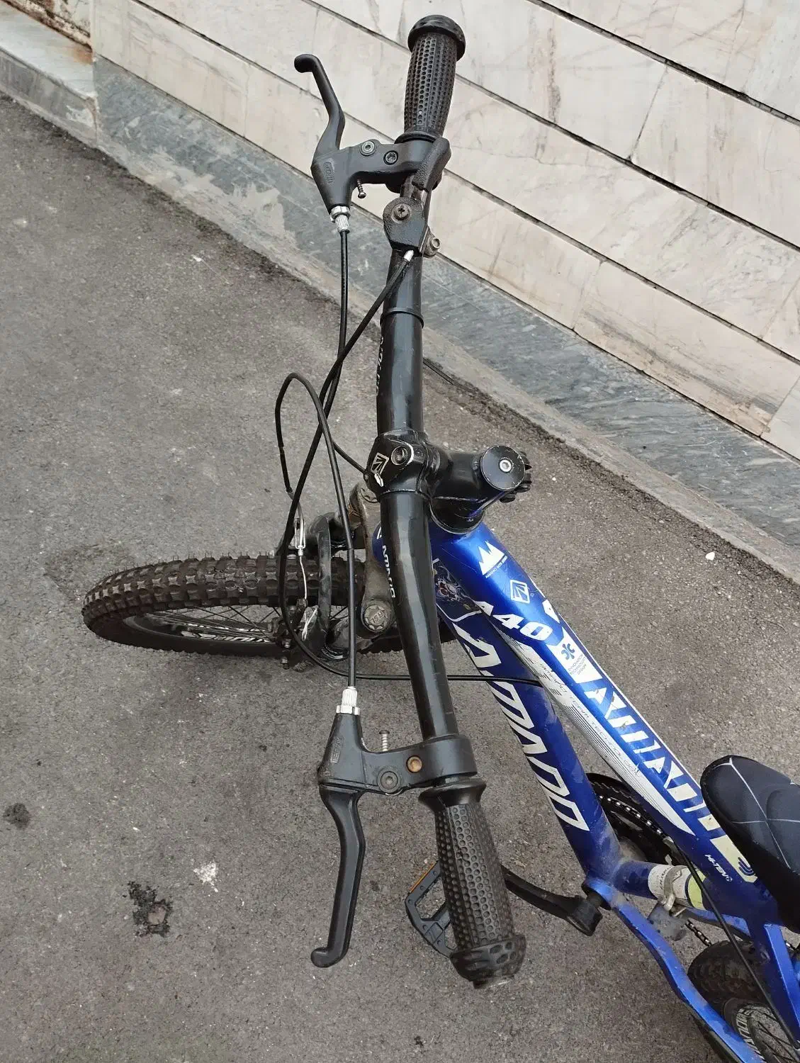 دوچرخه|دوچرخه، اسکیت، اسکوتر|رباط‌کریم, رباط‌کریم|دیوار