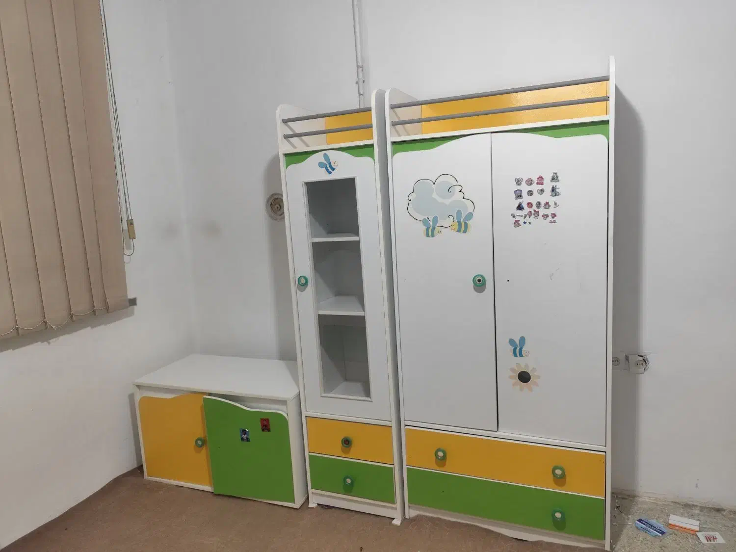 سرویس خواب کودک شامل تخت با تشک، و سه کمد جادار|تخت و صندلی بچه|سنندج, |دیوار