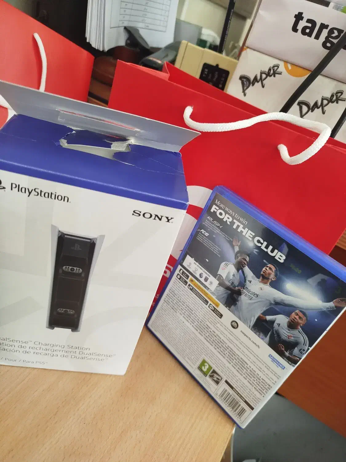 فروش شارژر و دیسک فوتبال PS5|کنسول، بازی ویدئویی و آنلاین|تهران, مینی‌سیتی (شهرک نفت)|دیوار