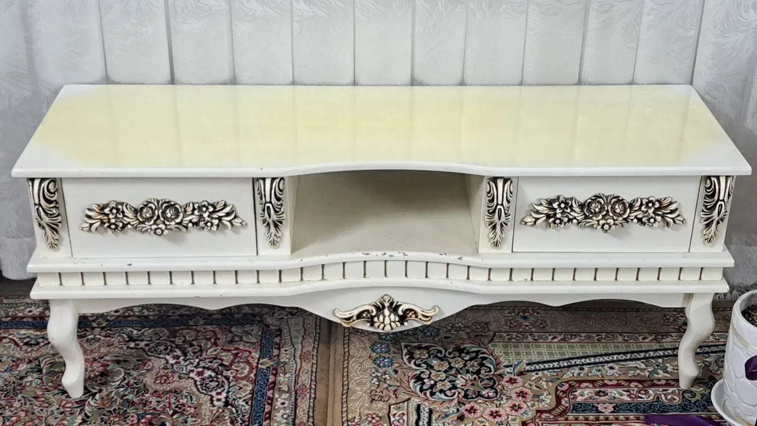 میز تی وی|میز تلویزیون|مشهد, کارگران|دیوار