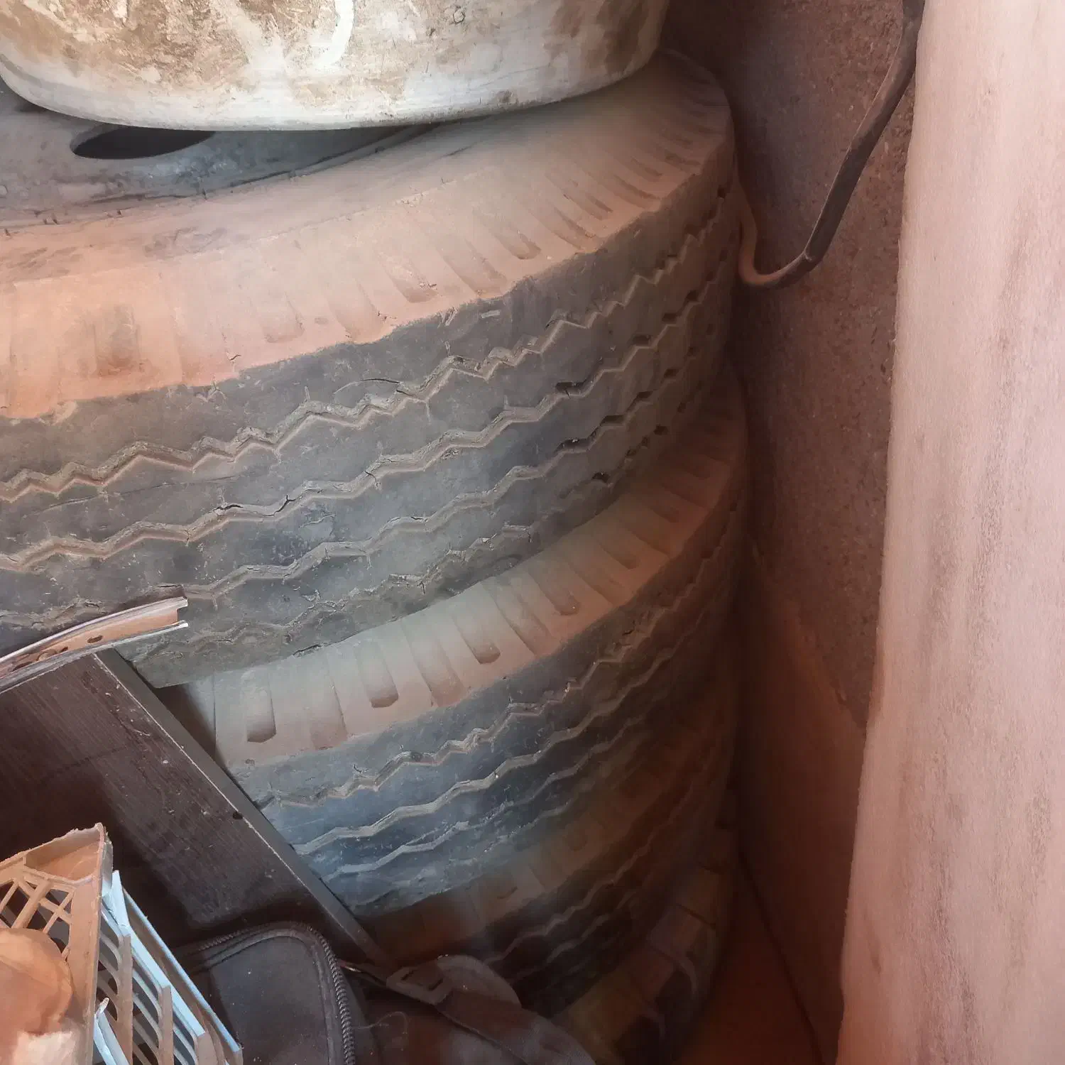 لاستیک ۸۲۵/۱۶ نیسان ایسوزو|قطعات یدکی و لوازم جانبی|اهواز, فتح|دیوار