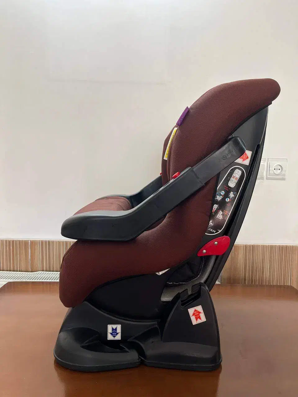 فروش لوازم|تخت و صندلی بچه|لنجان, |دیوار