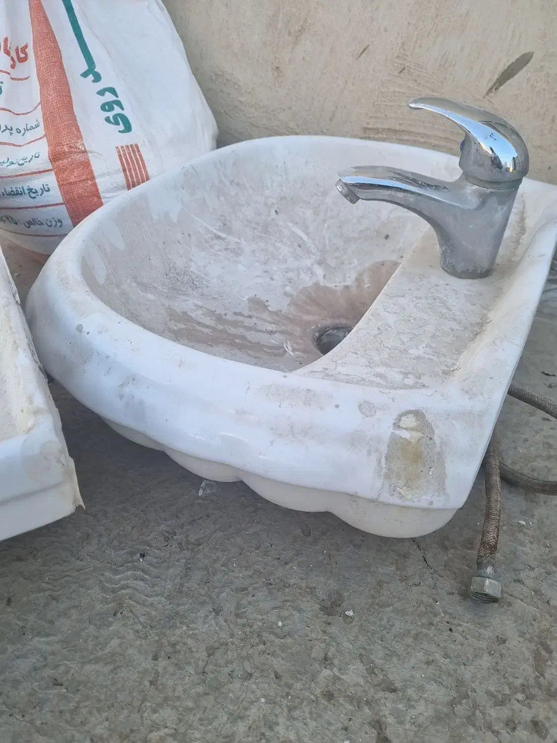 دو عدد روشویی سالم با کیفیت به همراه شیر اهرمی|لوازم سرویس بهداشتی|اصفهان, ملکشهر|دیوار