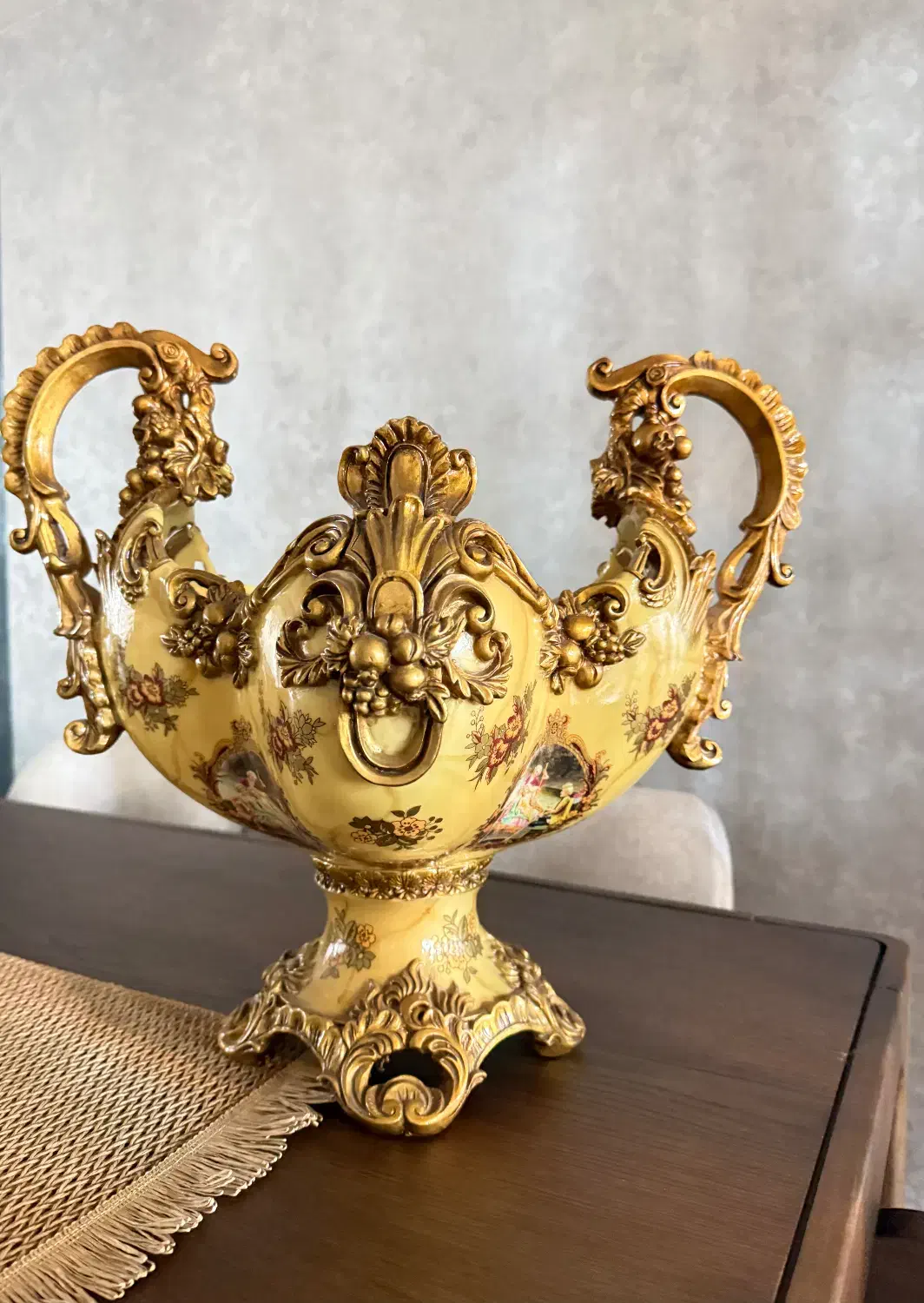 کلاسیک نو|کلکسیون اشیاء عتیقه|شیراز, گلدشت معالی‌آباد|دیوار