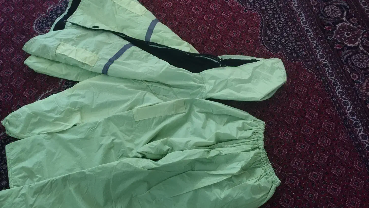 بادگیر و بارانی|لباس|سنقر, |دیوار