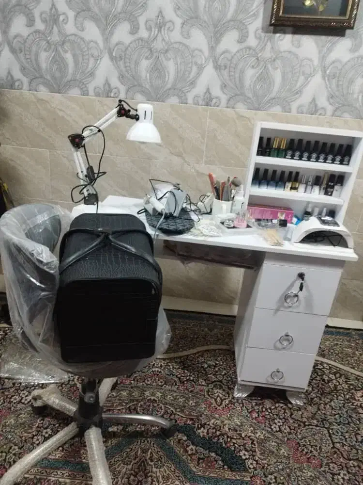 وسایل کاشت ناخن میز صندلی|آرایشی، بهداشتی، درمانی|کرمان, |دیوار