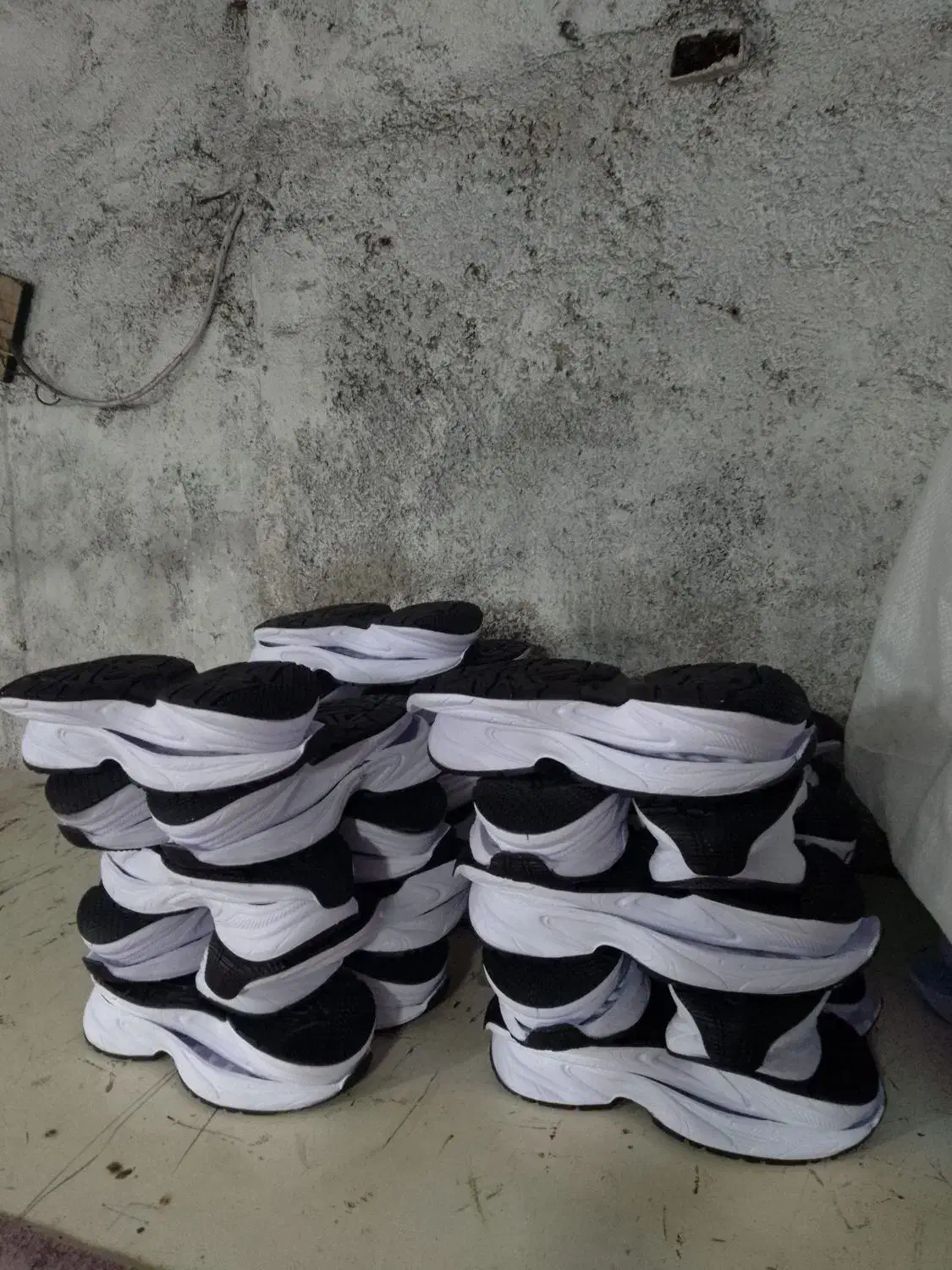 به دو نفر کارگر در رنگ کاری زیره کفش نیازمندیم|استخدام صنعتی، فنی، مهندسی|اسلام‌شهر, ایرین|دیوار