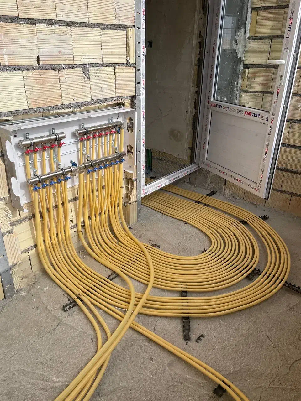 لوله کشی آب و فاضلاب کلی و جزیی نصب و تعمیرات|خدمات پیشه و مهارت|میانه, |دیوار