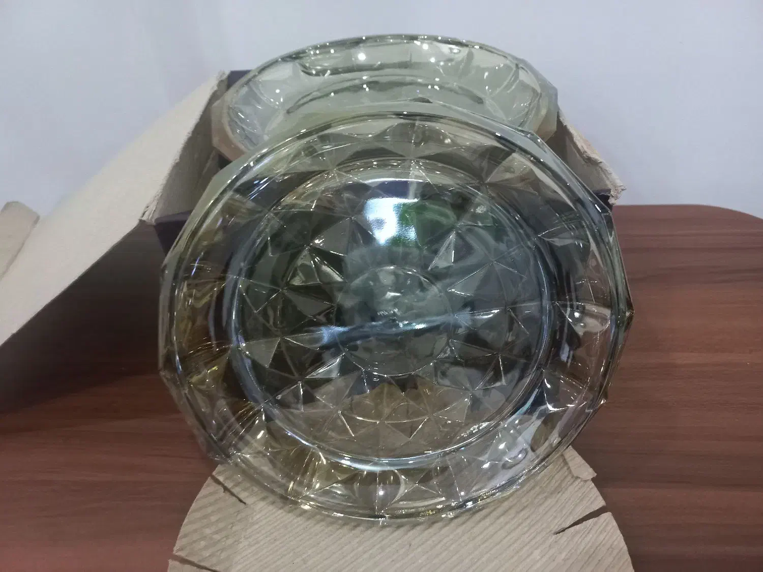 یک دست فنجان و یک دست پیش دستی کریستال|ظروف سرو و پذیرایی|رودسر, |دیوار