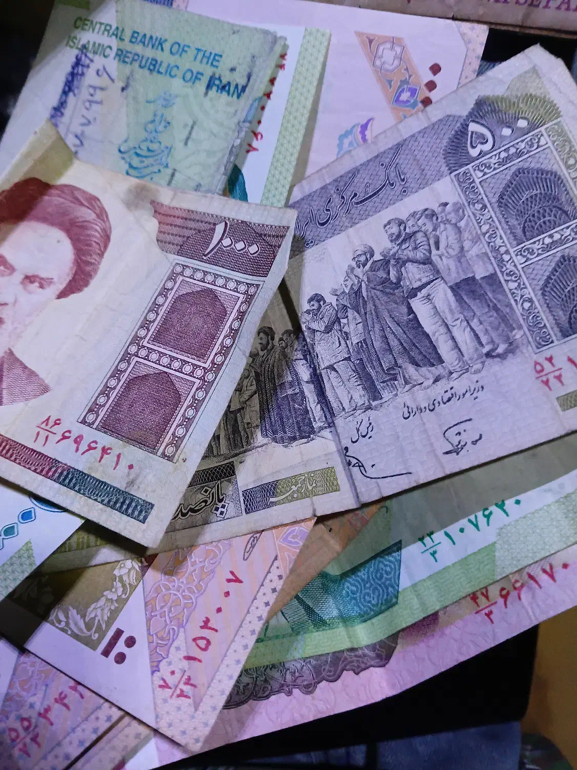 اسکناس قدیم مهر قرمز|کلکسیون سکه، تمبر، اسکناس|اهواز, کوی پیروزی|دیوار