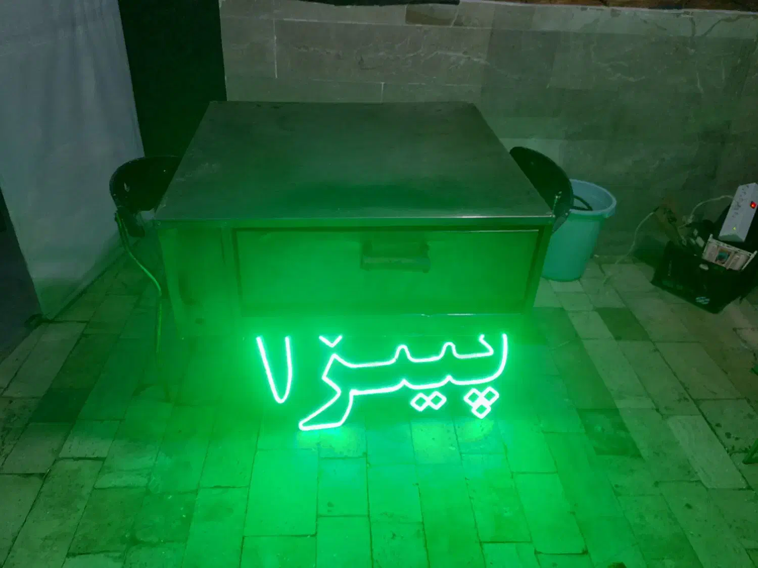 فرپیتزا و تابلو ال ای دی فلافل ساندوچ|کافیشاپ و رستوران|قم, نخودی|دیوار