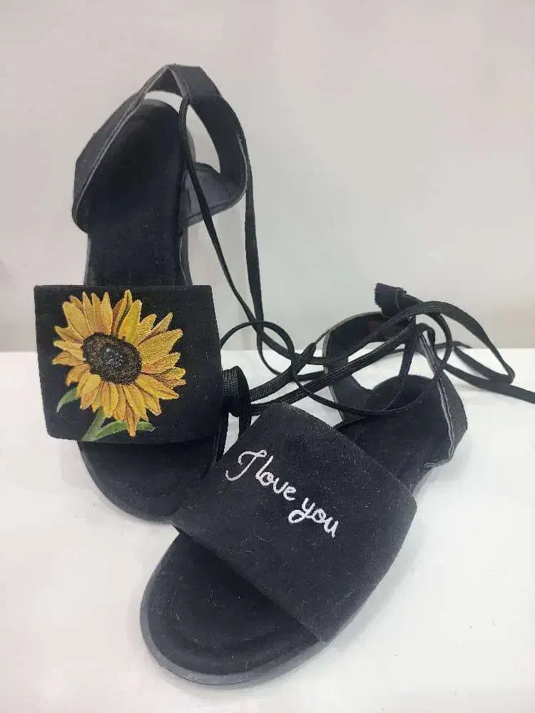 صندل های نقاشی شده|کیف، کفش، کمربند|تهران, چهارصد دستگاه|دیوار