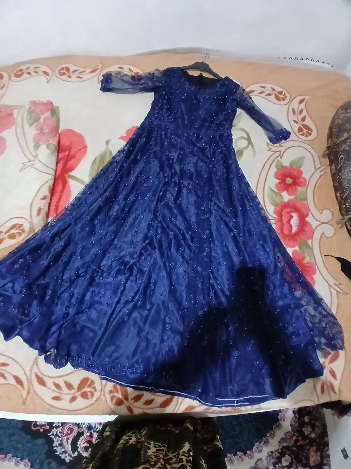 لباس مجلسی|لباس|باوی, |دیوار