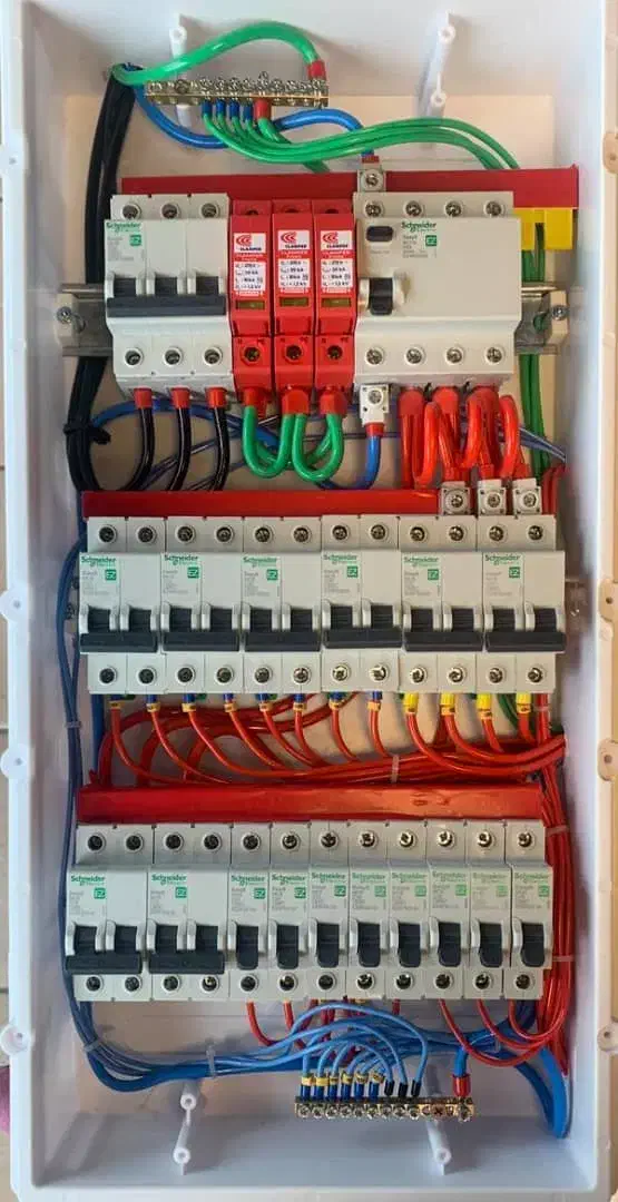 مونتاژ تابلو برق و سیستم خورشیدی|خدمات پیشه و مهارت|کنگاور, |دیوار