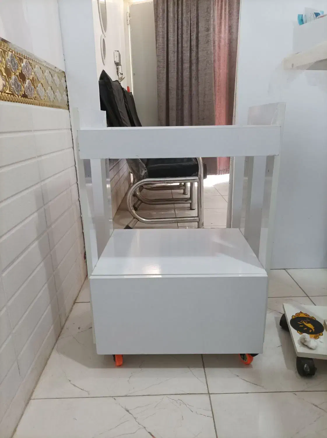 ترولی از چوب ای وی اف اصل|آرایشگاه و سالن‌های زیبایی|بوژگان, |دیوار