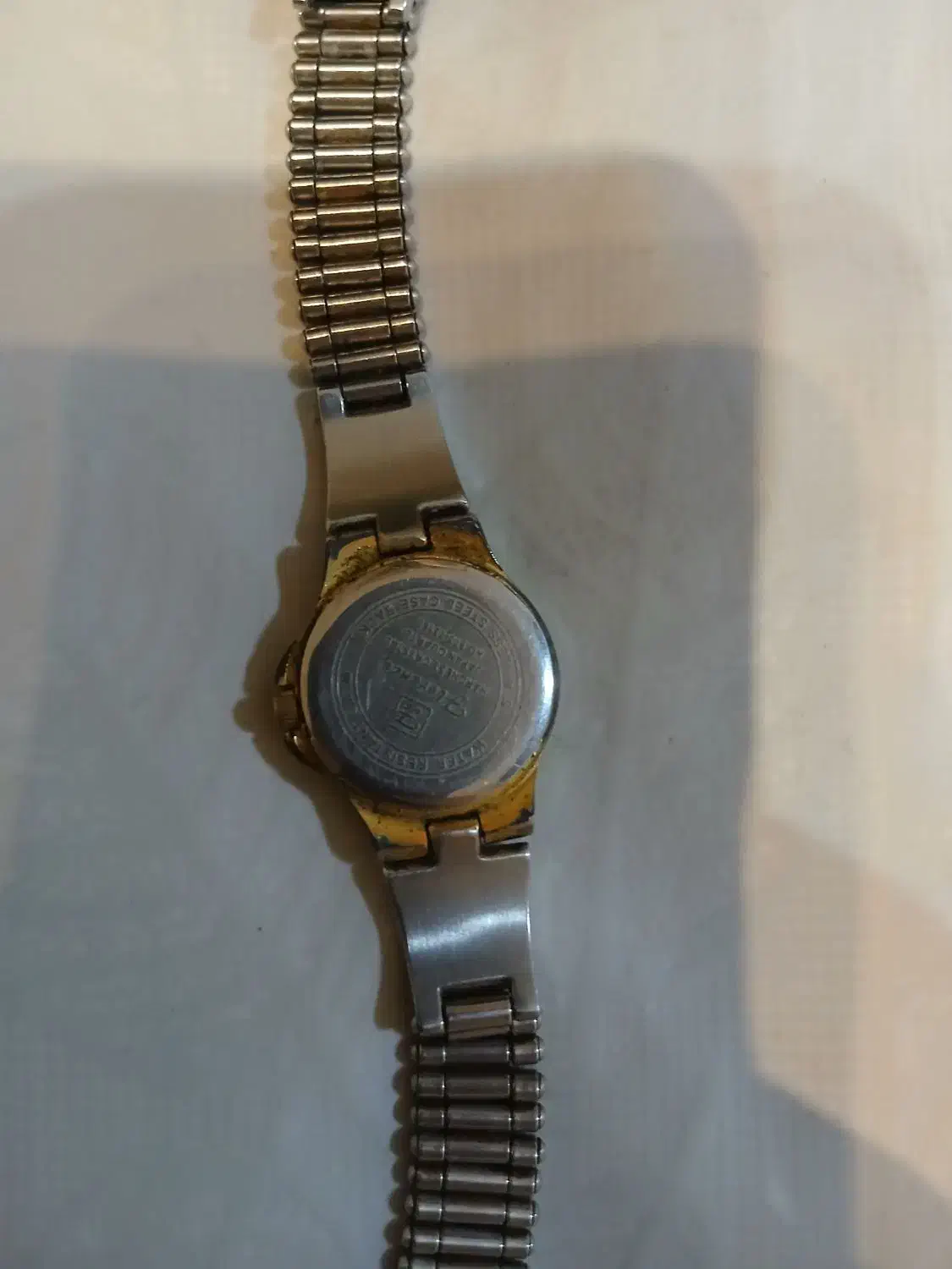 ساعت|ساعت|قم, بنیاد|دیوار