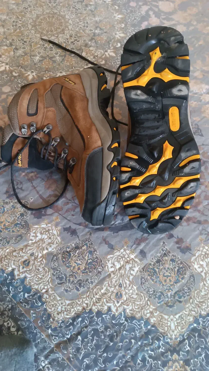 کفش کوهنوردی|کیف، کفش، کمربند|اسفراین, |دیوار