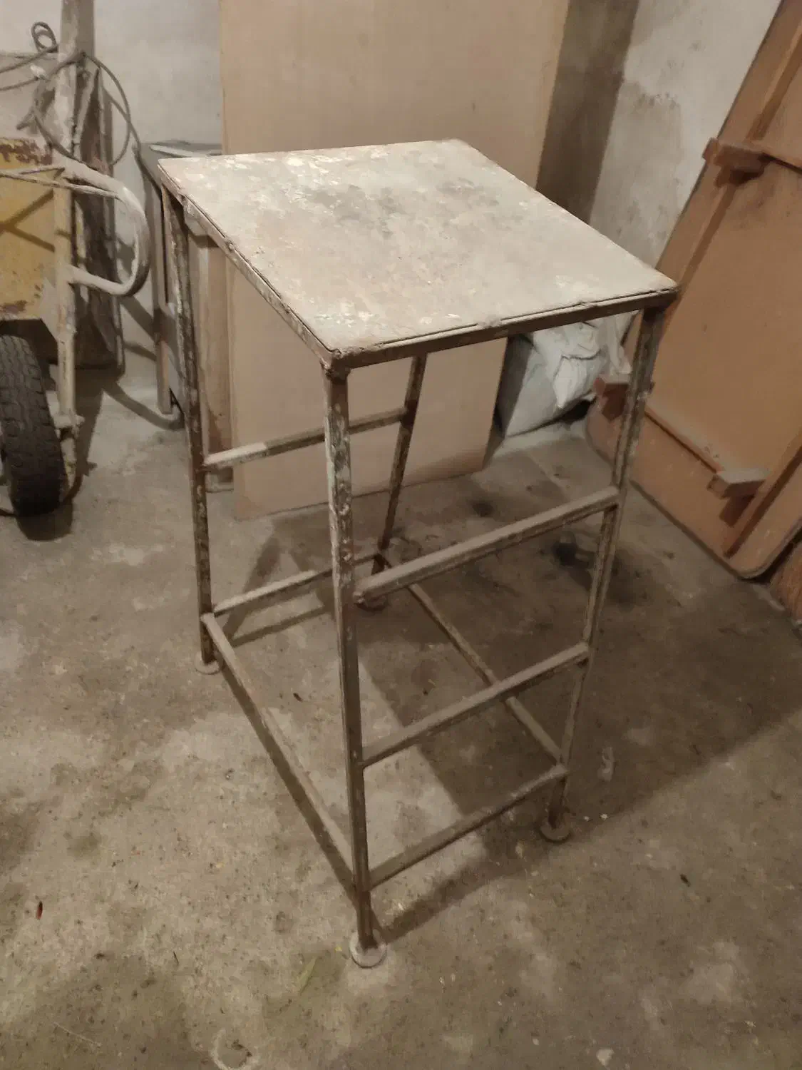 چهار پایه آهنی به کارم نمیاد میفروشم|مصالح و تجهیزات ساختمان|شاهدشهر, |دیوار