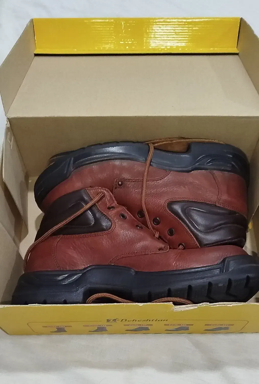 کفش کار بهشتیان سایز ۴۲ و کفش کار لوتوس و پاتن 43|کیف، کفش، کمربند|فلاورجان, |دیوار