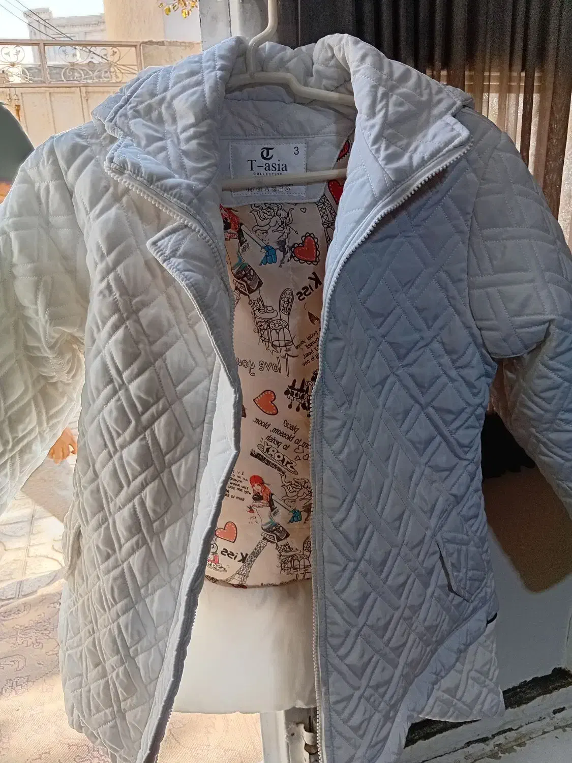 لباس پالتو|کفش و لباس بچه|میانه, |دیوار