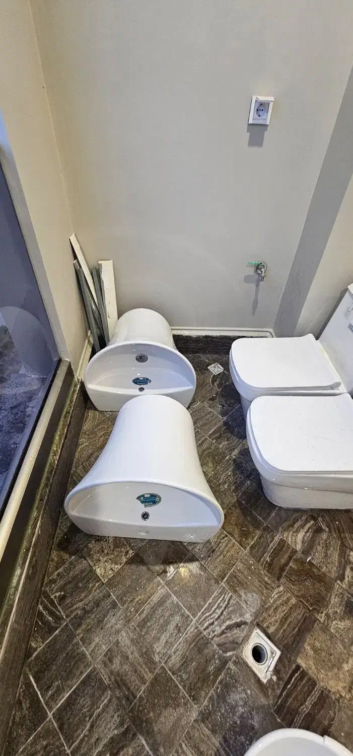 توالت فرنگی گلسار مدل یونیک و روشویی گلسار رومنس|لوازم سرویس بهداشتی|کیش, |دیوار