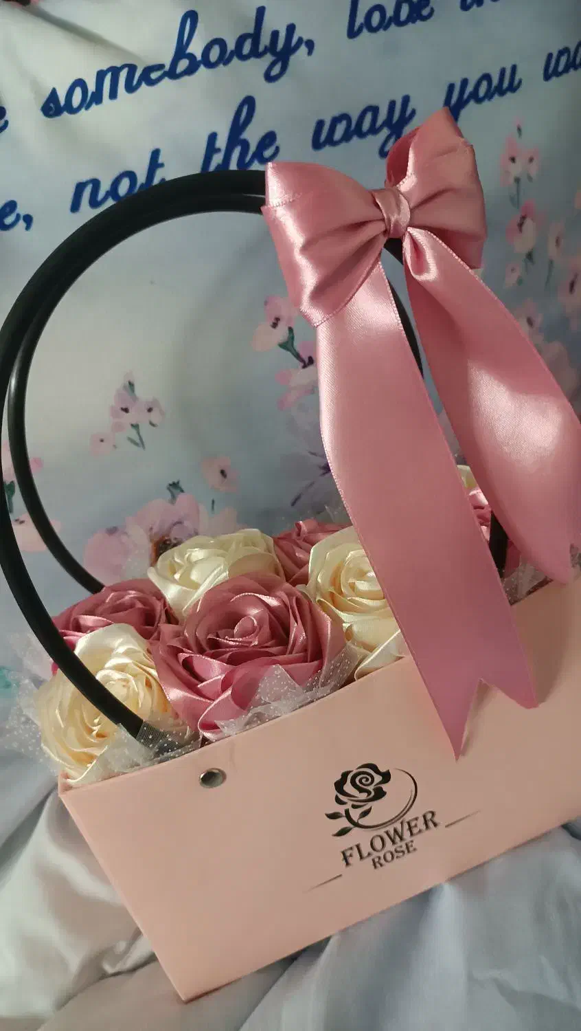 گل روبانی شیک|گل مصنوعی|قم, قلعه کامکار|دیوار