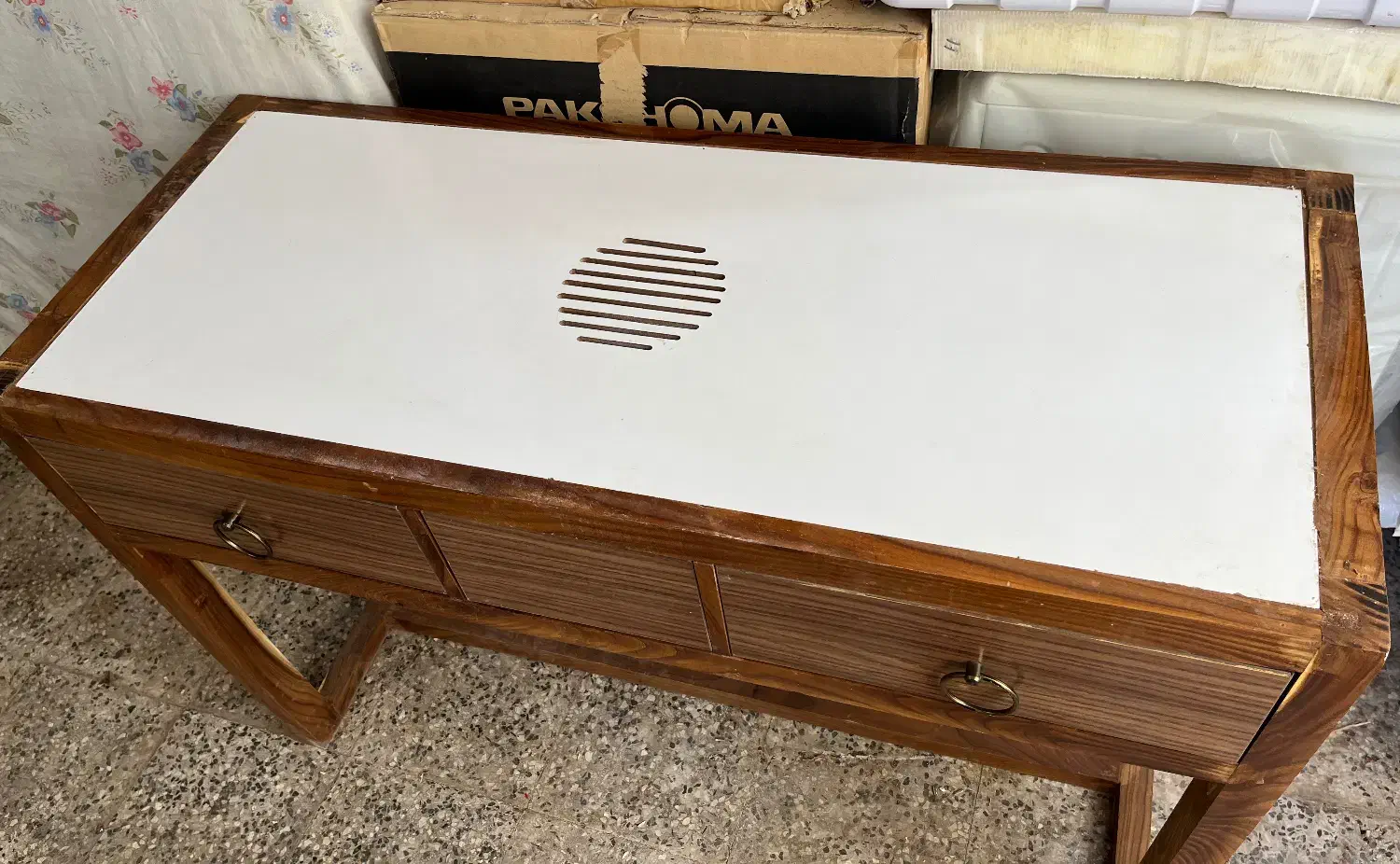 میز ناخن|آرایشگاه و سالن‌های زیبایی|اقلید, |دیوار