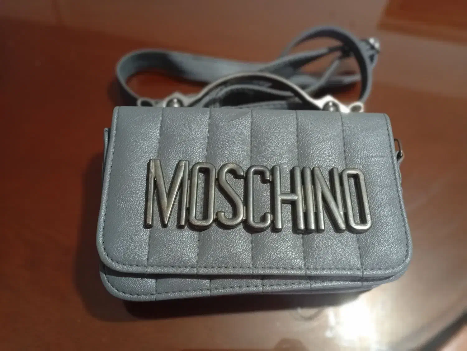 کیف|کیف، کفش، کمربند|سنگر, |دیوار