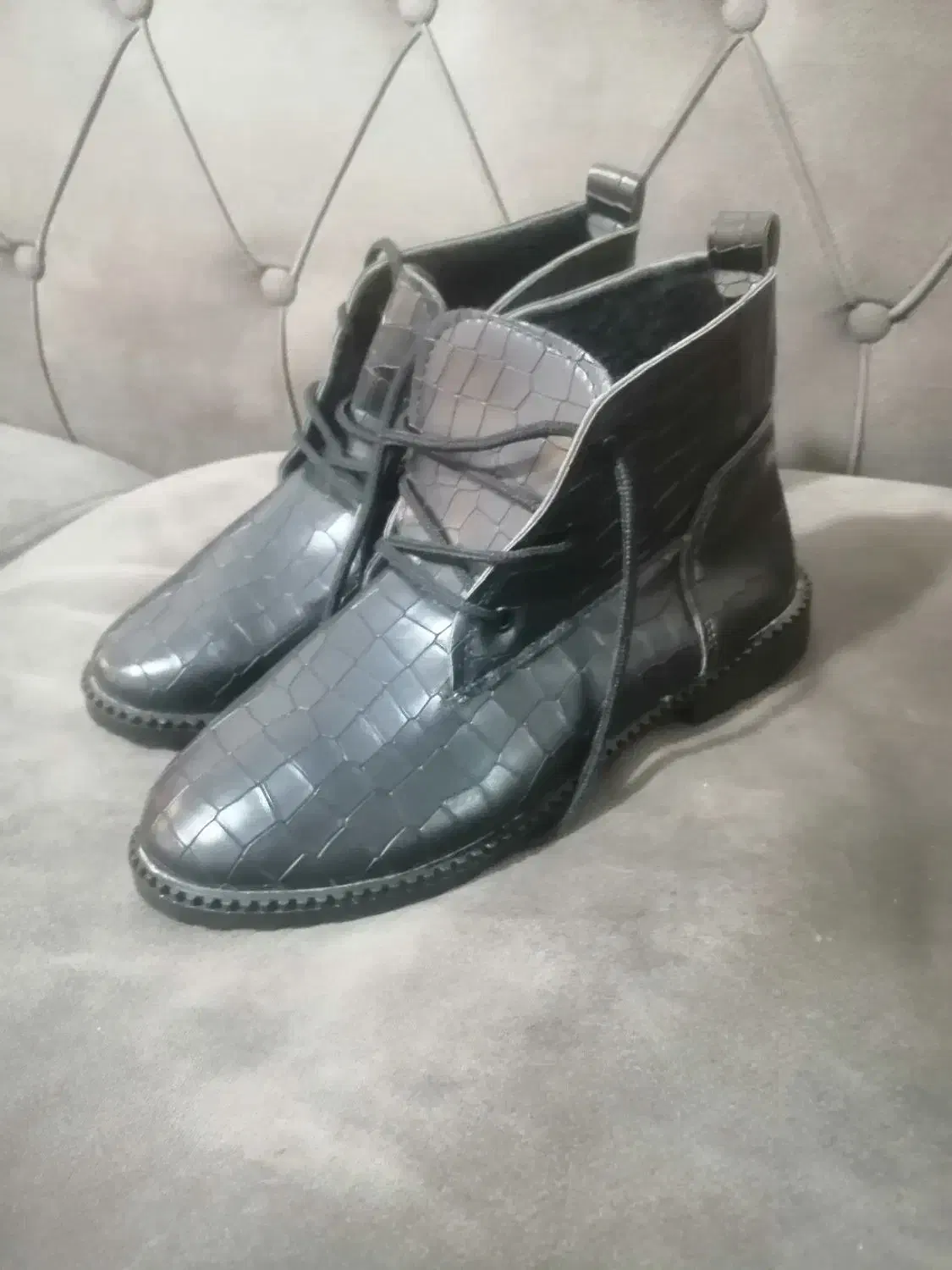 کفش نو|کیف، کفش، کمربند|شیراز, کوشک میدان|دیوار