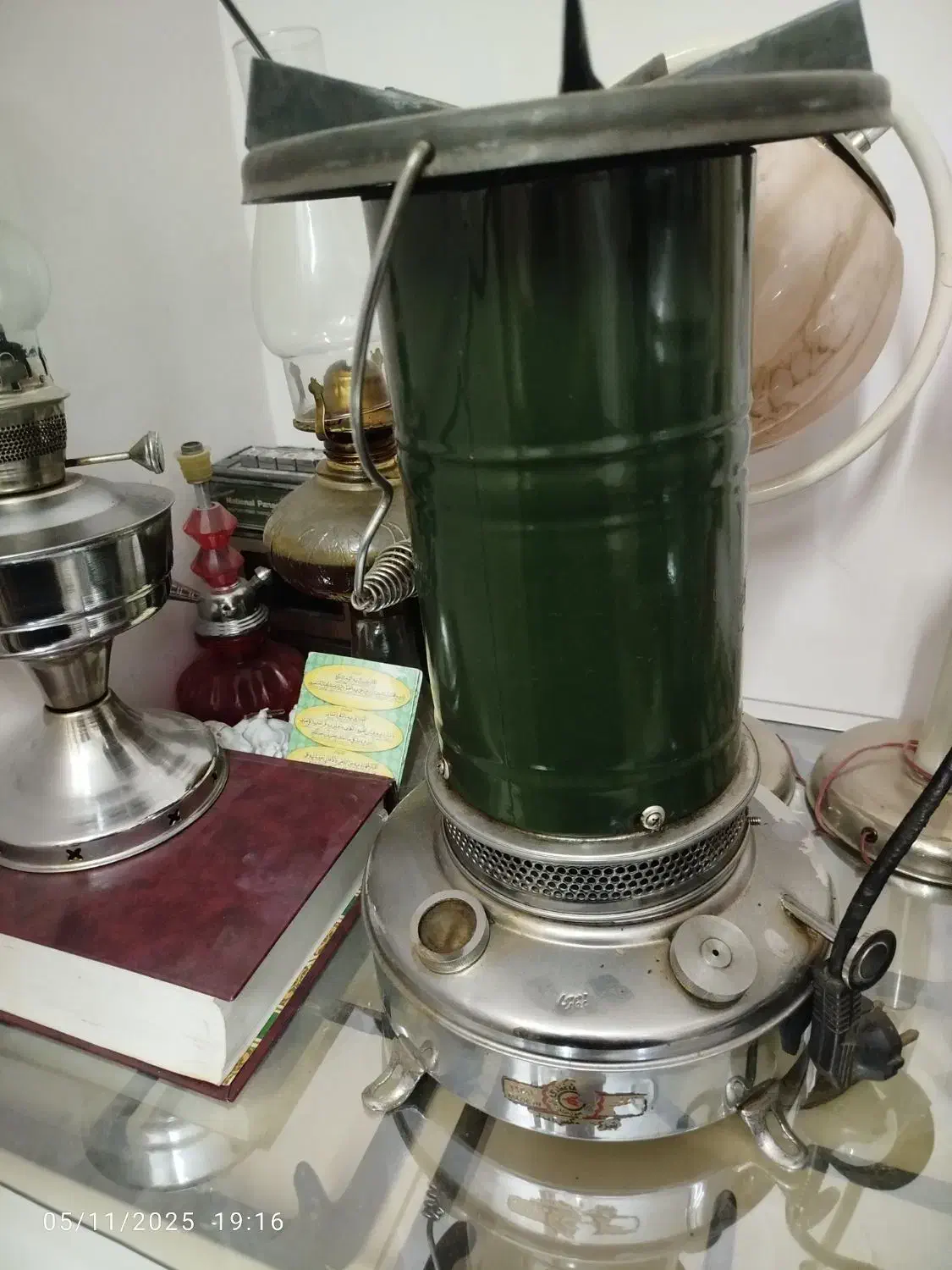 چراغ بخاری نفتی|کلکسیون اشیاء عتیقه|زنجان, |دیوار