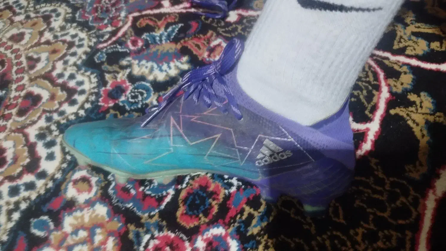 کفش فوتبال|کیف، کفش، کمربند|مسجد سلیمان, |دیوار