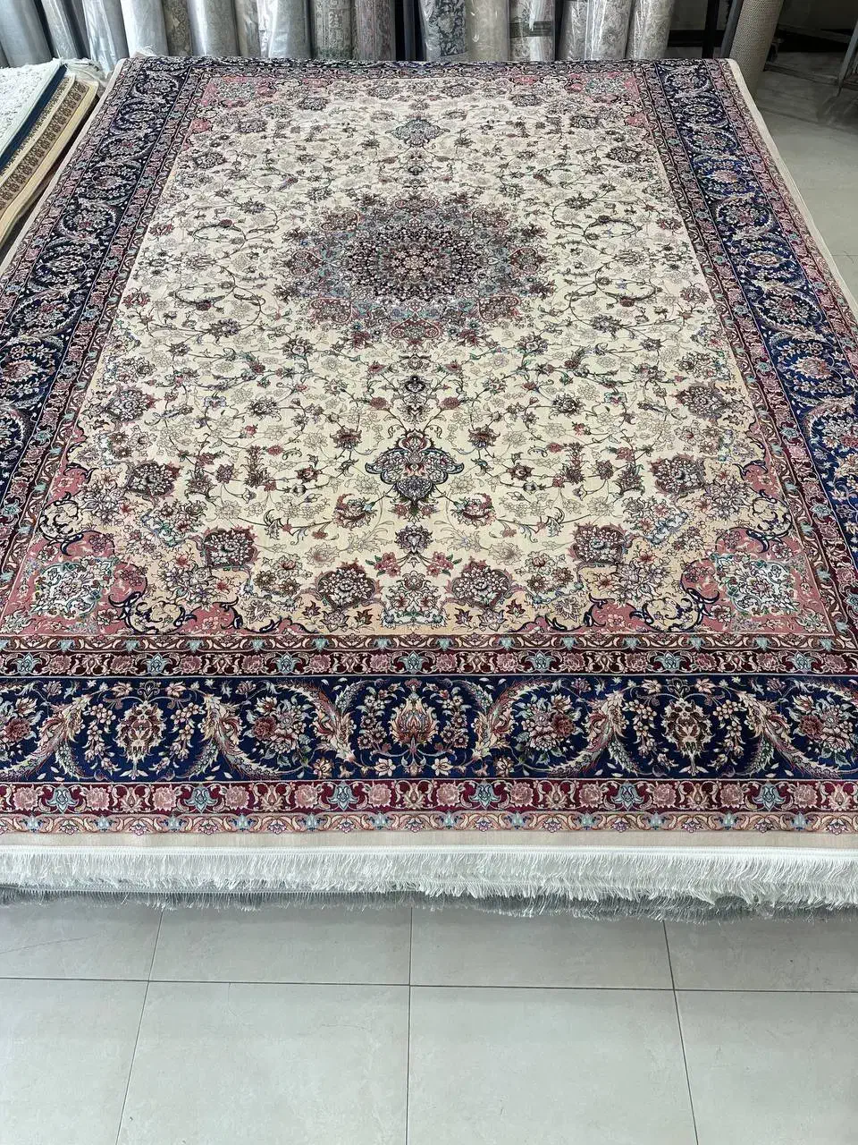 فرش تخفیفی نخ ابریشم و اکرولیک|فرش|آران و بیدگل, |دیوار