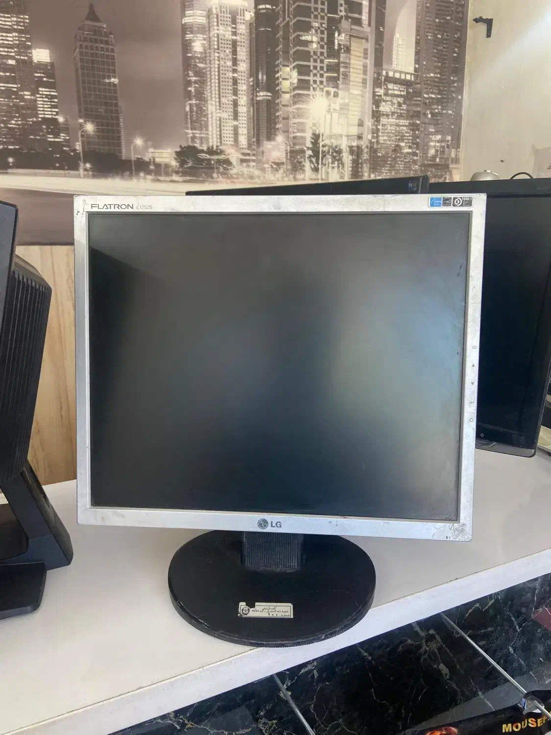 مانیتور 17 و 15 رو تعداد بالا کف قیمت ایران|قطعات و لوازم جانبی رایانه|آمل, |دیوار