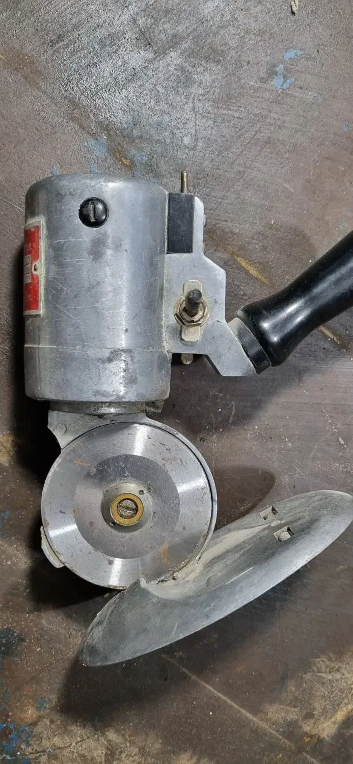 قیچی برقی پارچه بر هیتاچی اصل ژاپن|لوازم خیاطی و بافتنی|مشهد, بهار|دیوار