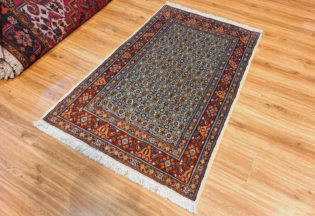 ذرع و نیم دستباف بیرجند زمینه کرم|فرش|تهران, اکباتان|دیوار